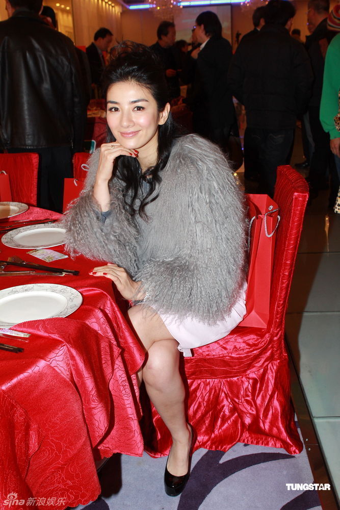 黄奕出席银都机构春茗宴