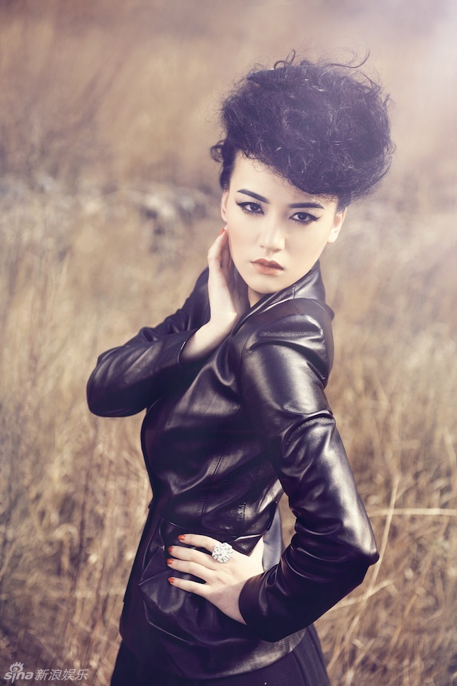 唐于鸿冬日荒野写真大气硬朗