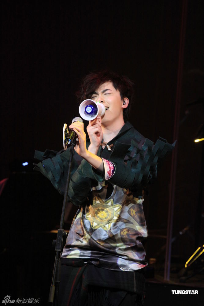 陈伟霆助阵洪卓立音乐会