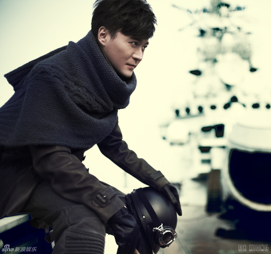 高清图:赵会南拍时尚大片 变身飞行员酷劲十足