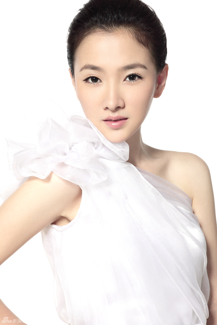 据悉,潘禹彤已正式签约北京荣恩盛世文化发展有限公司.