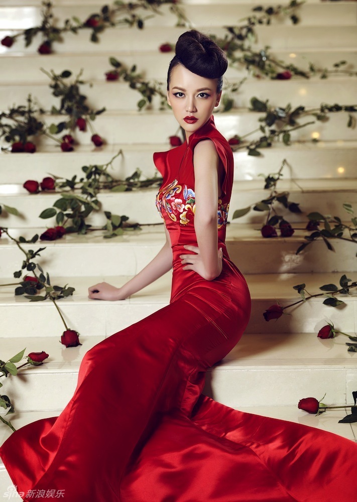 组图:唐于鸿晚礼红裙贺岁 婀娜身姿尽展别样风情_高清图集_新浪网