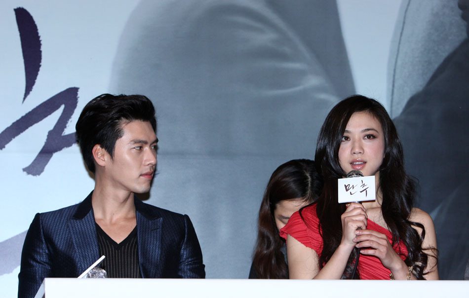 高清图:玄彬汤唯出席《晚秋》韩国媒体首映式_高清图集_新浪网