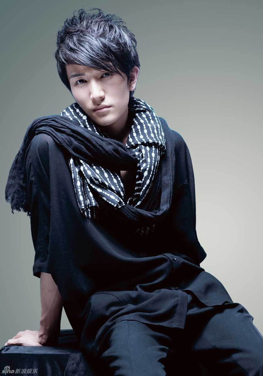 组图:歌手许诺春季服装大片 开春新造型帅气不减_高清图集_新浪网