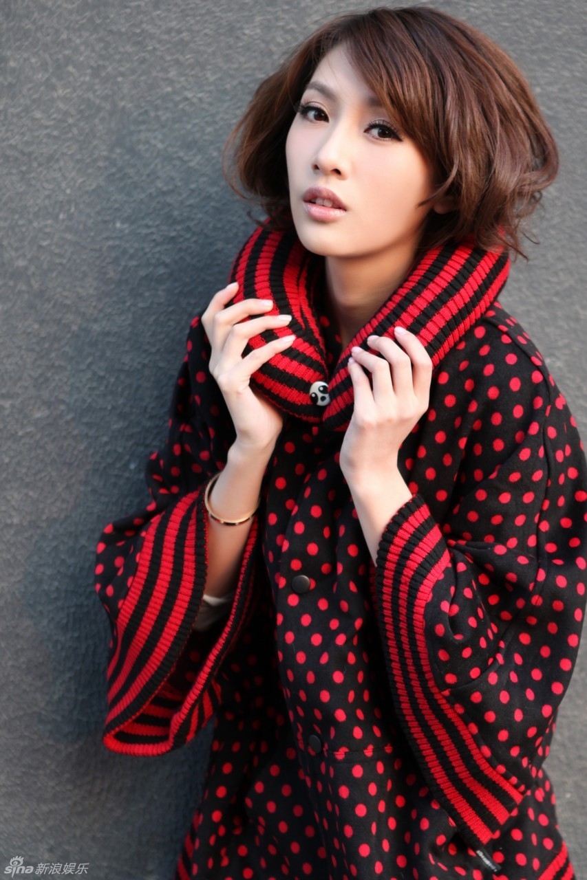 王梓诺被称小林志玲 拍杂志求美不怕冷[5p]