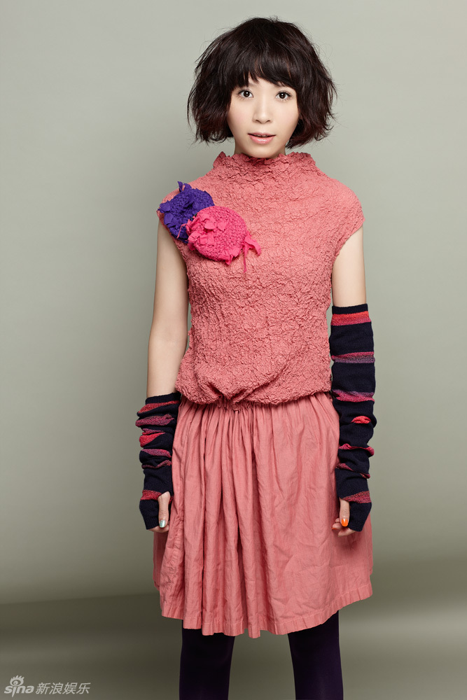 黄雅莉春装大片出炉突显小女人气质