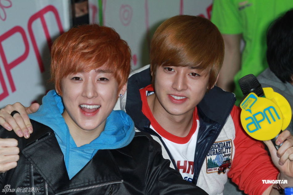新浪娱乐讯 韩国组合u kiss成员昨日(23日)出席apm举行的宣传活动
