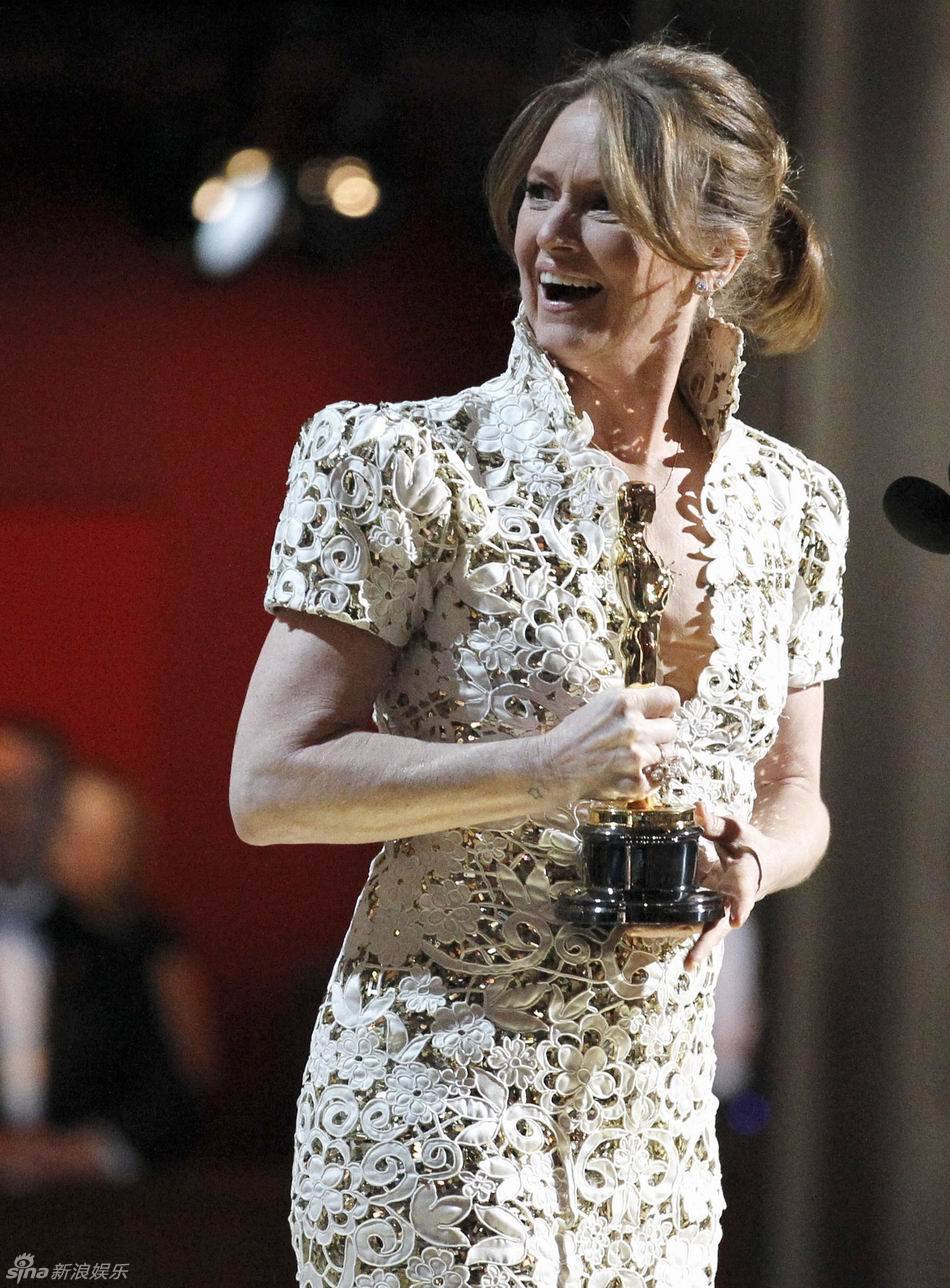 组图:梅丽莎-里奥获最佳女配角 难掩激动喜极而泣_高清图集_新浪网