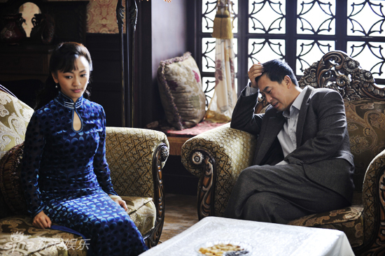 组图:《借枪》热播 罗海琼上演华丽旗袍秀展风姿_高清图集_新浪网