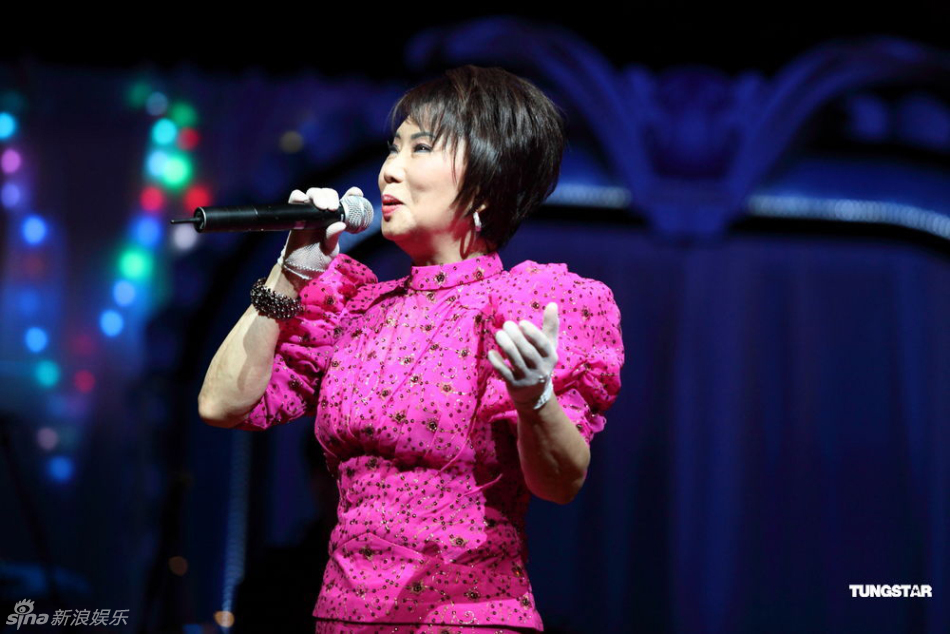 组图:低音歌后潘秀琼香港个唱唱响怀旧金曲_高清图集_新浪网