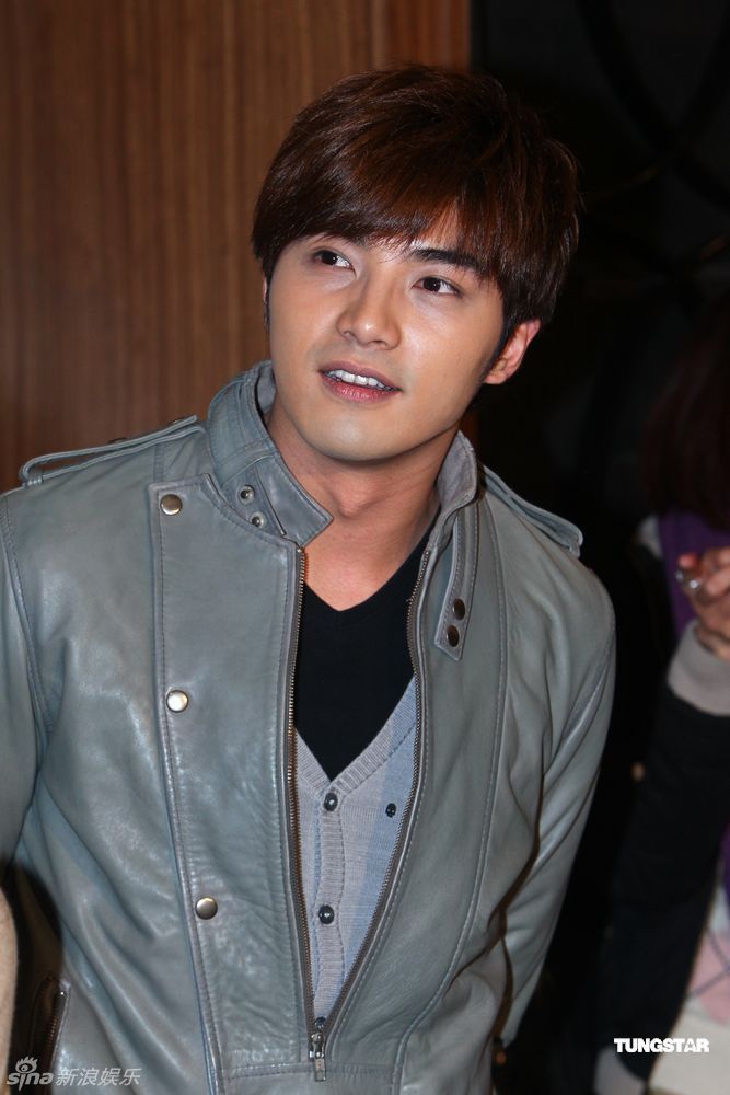 组图:王心凌伤后首露面 戏里戏外与贺军翔搞暧昧_高清图集_新浪网