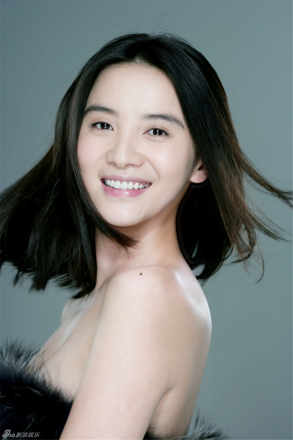小宋佳最新裸妆写真