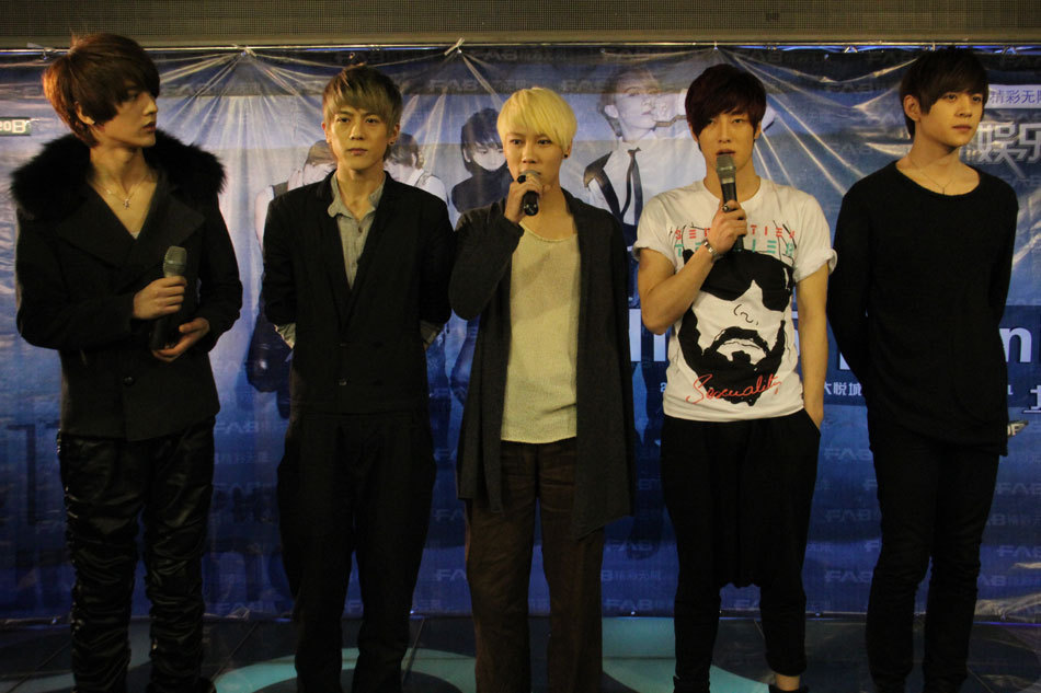 组图:hit-5组合北京签唱会 自曝将出演偶像剧_高清图集_新浪网