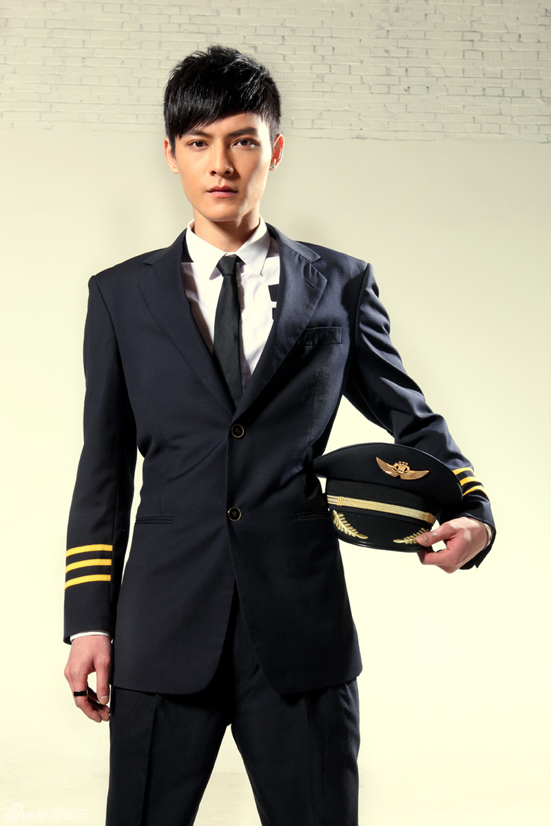 冯铭潮写真变帅气飞行员