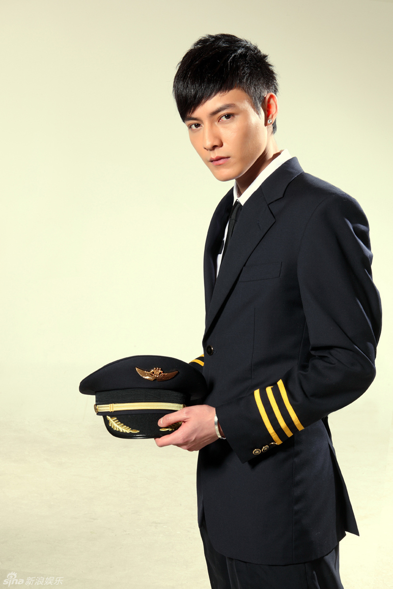 冯铭潮写真变帅气飞行员