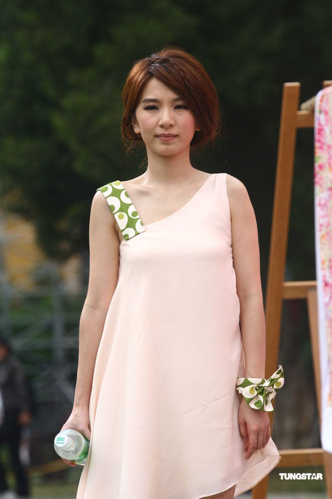 组图:hebe清爽造型拍广告 否认ella将婚_高清图集_新浪网