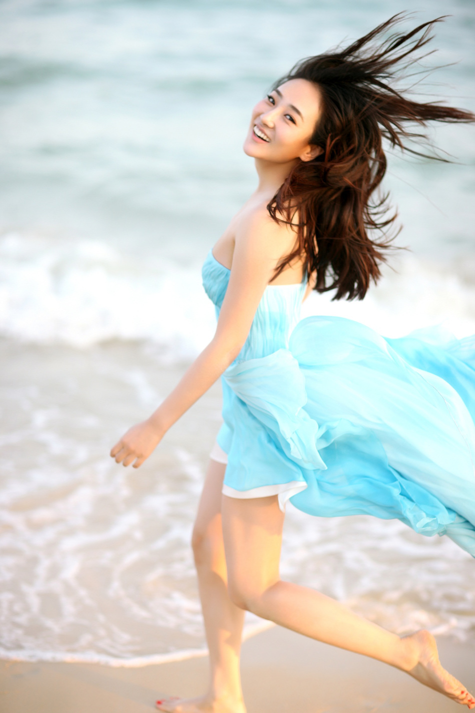 猜你喜欢 3 / 4 新浪娱乐讯 高姝瑶三亚度假,在海边拍摄写真大片,海中