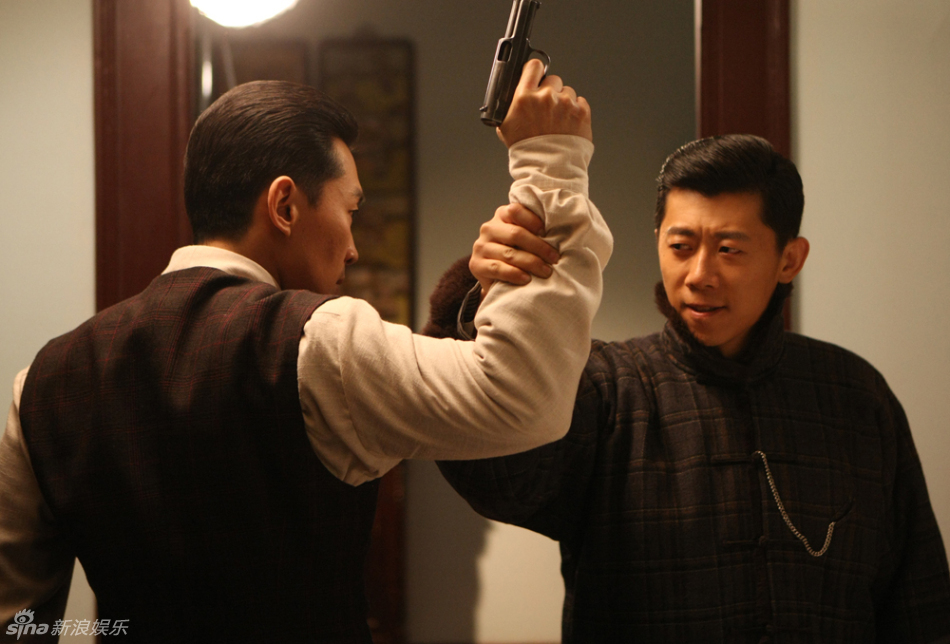 在该剧中夏雨饰演年画传承人方佩城,和著名演员侯天来联袂上演了一