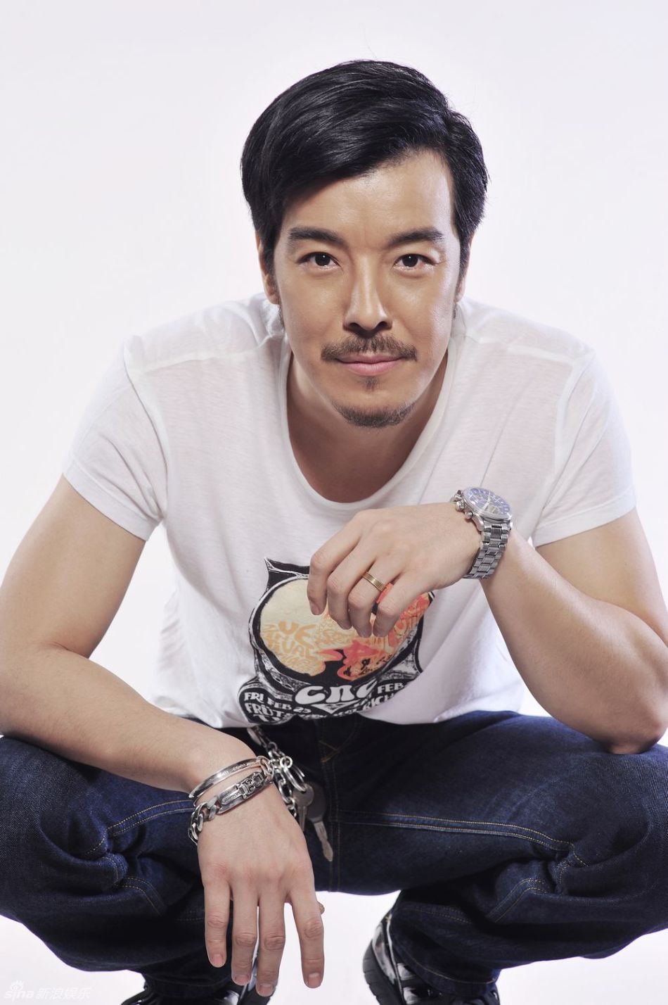 组图:时尚型男海一天拍写真 新剧出演大反派_高清图集_新浪网