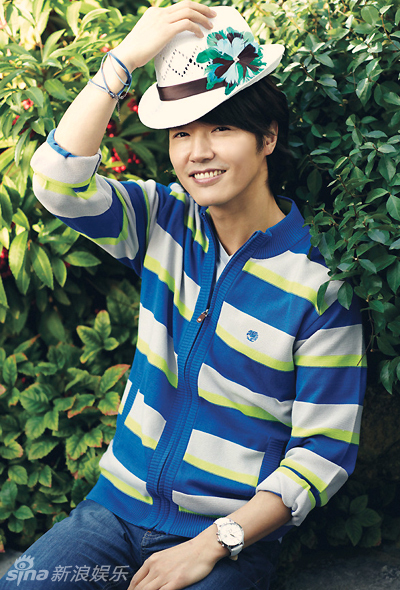 韩星尹相铉全新服装写真