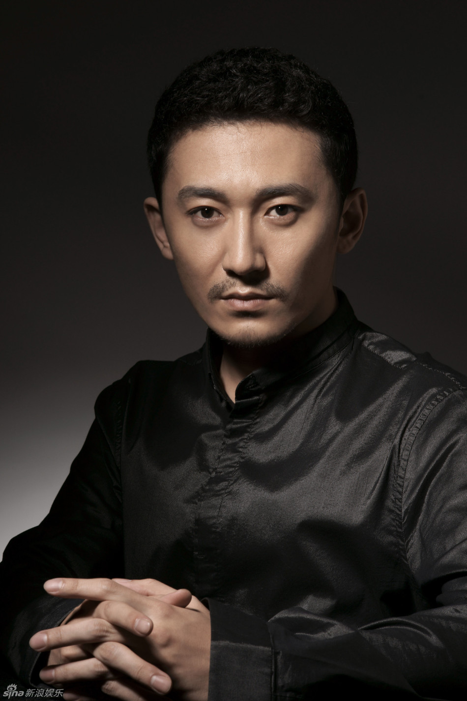 组图:陈昊全新时尚写真 身着黑衫帅气逼人_高清图集_新浪网