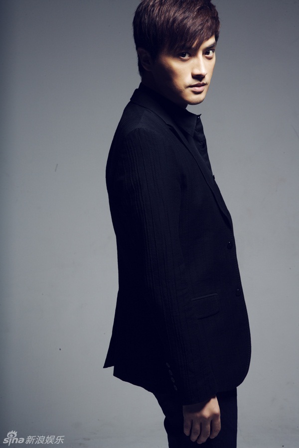 新浪娱乐讯 日前,刘晓虎全新写真曝光,片中的他彰显魅力型男的大牌