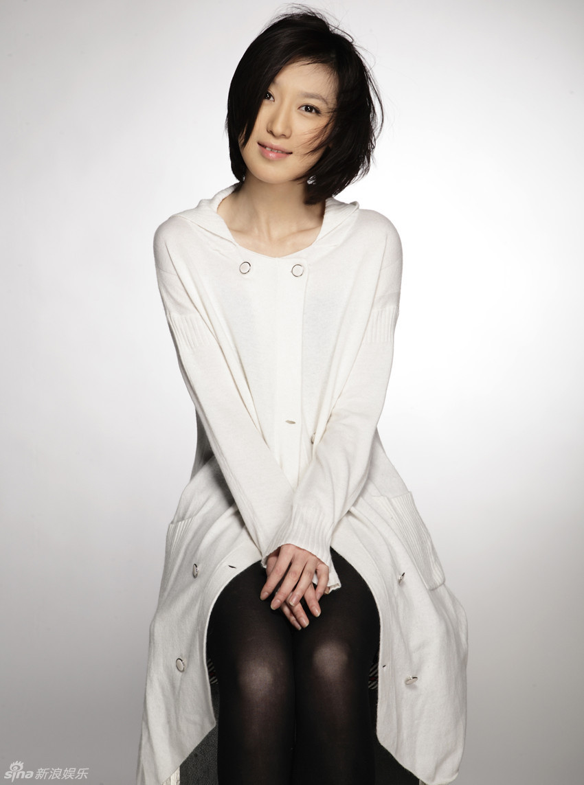 组图:王佳音靓丽写真展知性气质_高清图集_新浪网