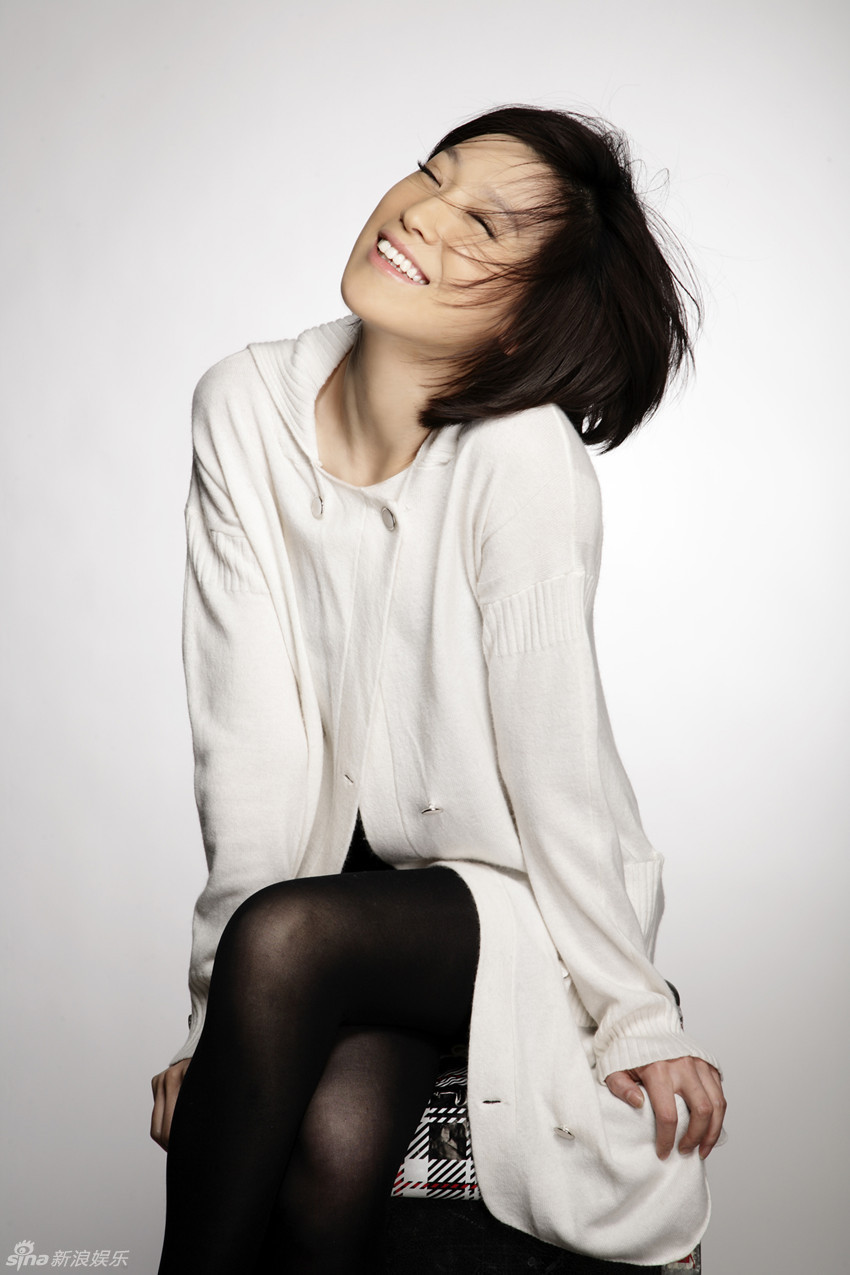 组图:王佳音靓丽写真展知性气质_高清图集_新浪网