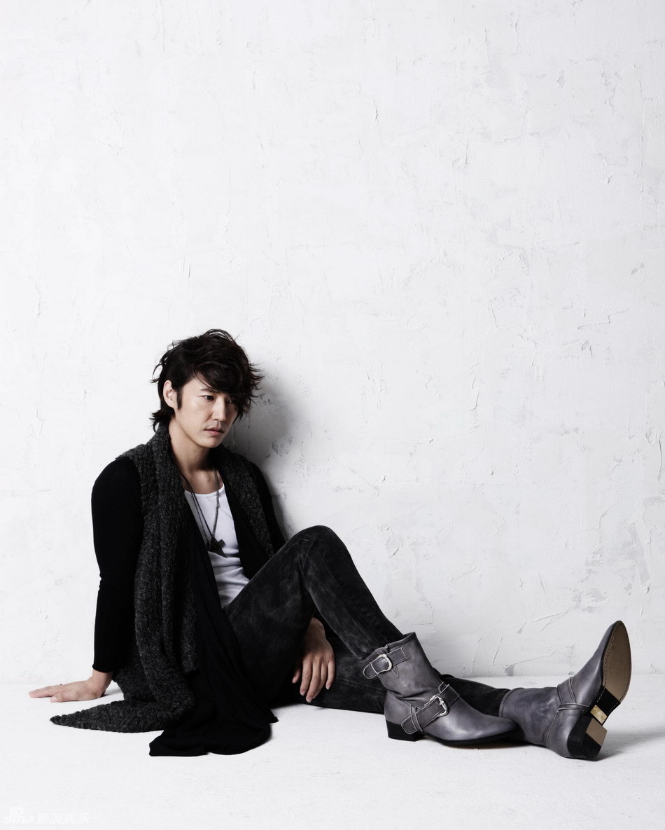 高清组图:韩星尹相铉写真曝光 尽显成熟型男魅力_高清图集_新浪网