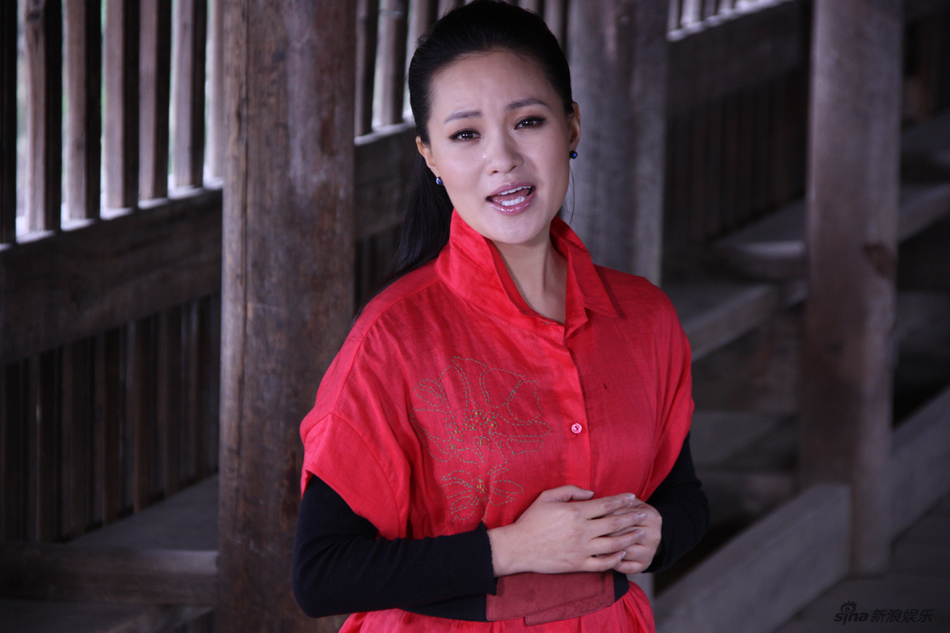 组图:青年歌唱家雷佳返乡拍摄mv 乡土造型曝光_高清图集_新浪网