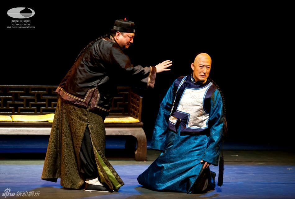 新浪娱乐讯 4月19日晚,国家大剧院原创话剧《王府井》揭开神秘面纱.