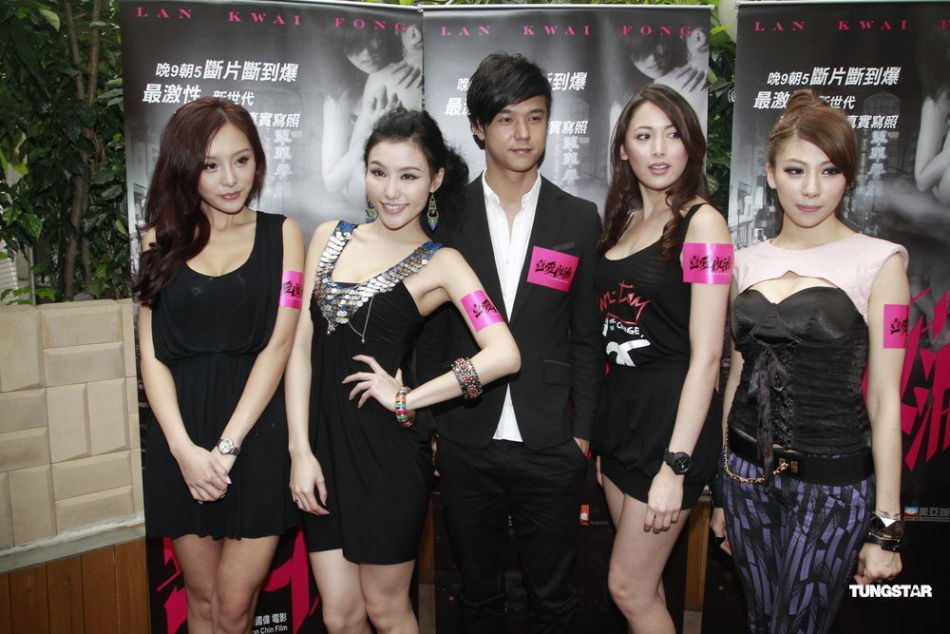 陈静出席《喜爱夜蒲》开机拜神