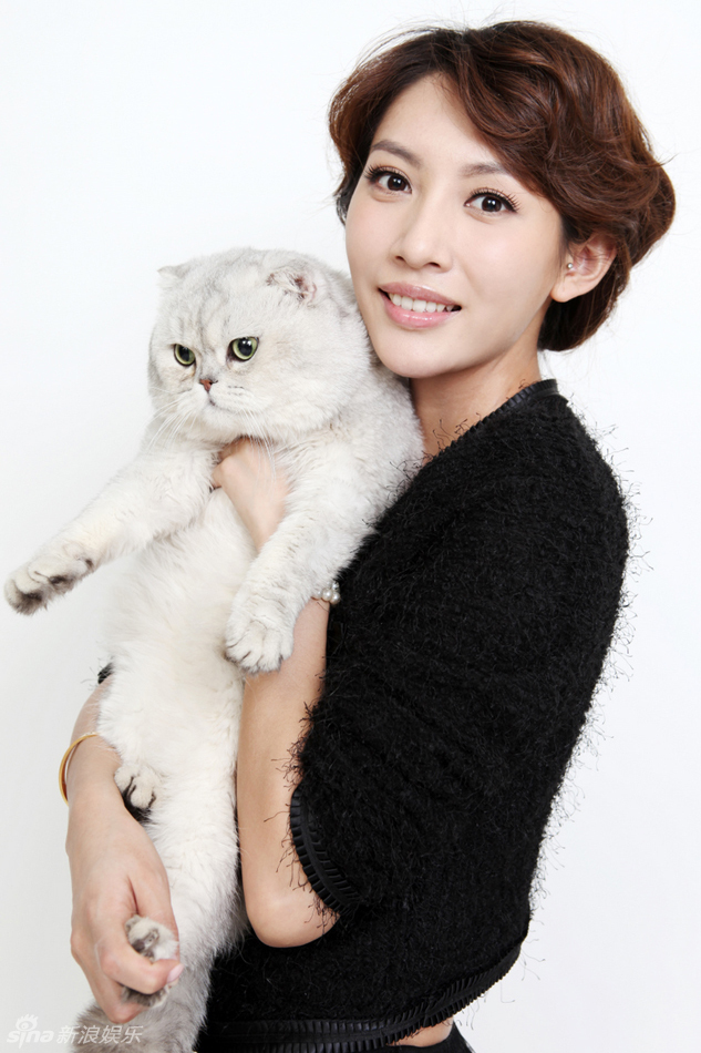 王梓诺拍宠物杂志封面 为小动物献爱心[5p]|明星写