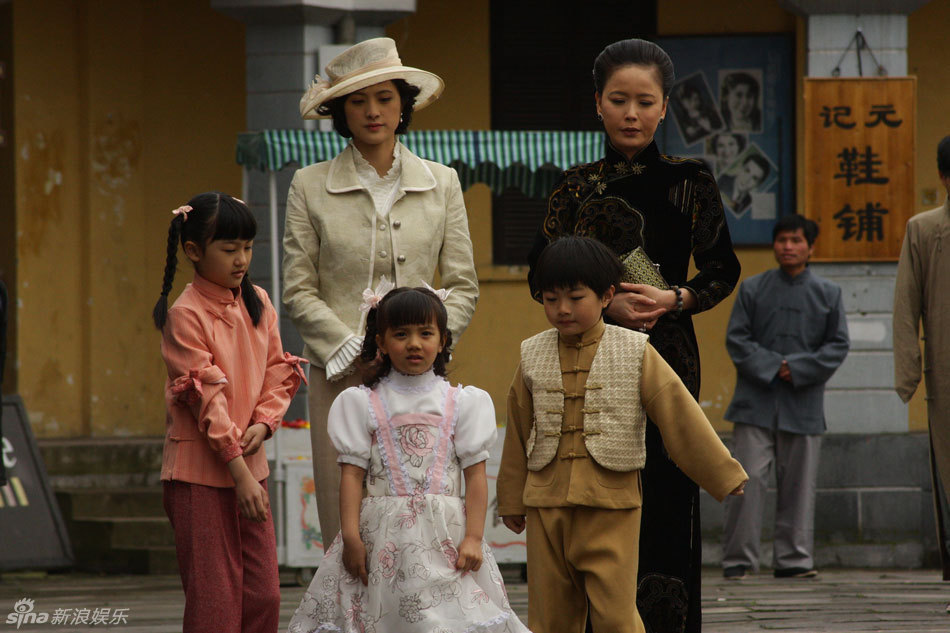 25 13:20:35 3 / 5 新浪娱乐讯 苦情戏《天涯赤子心》正在热播,演员