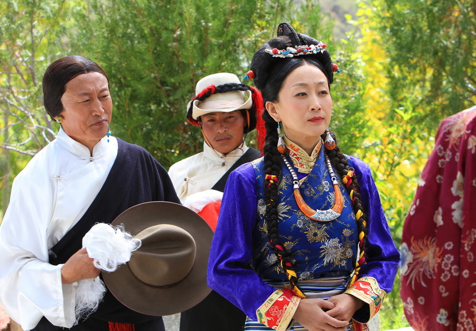 组图:《热巴情》剧照曝光 爱情故事甜美真挚_高清图集_新浪网