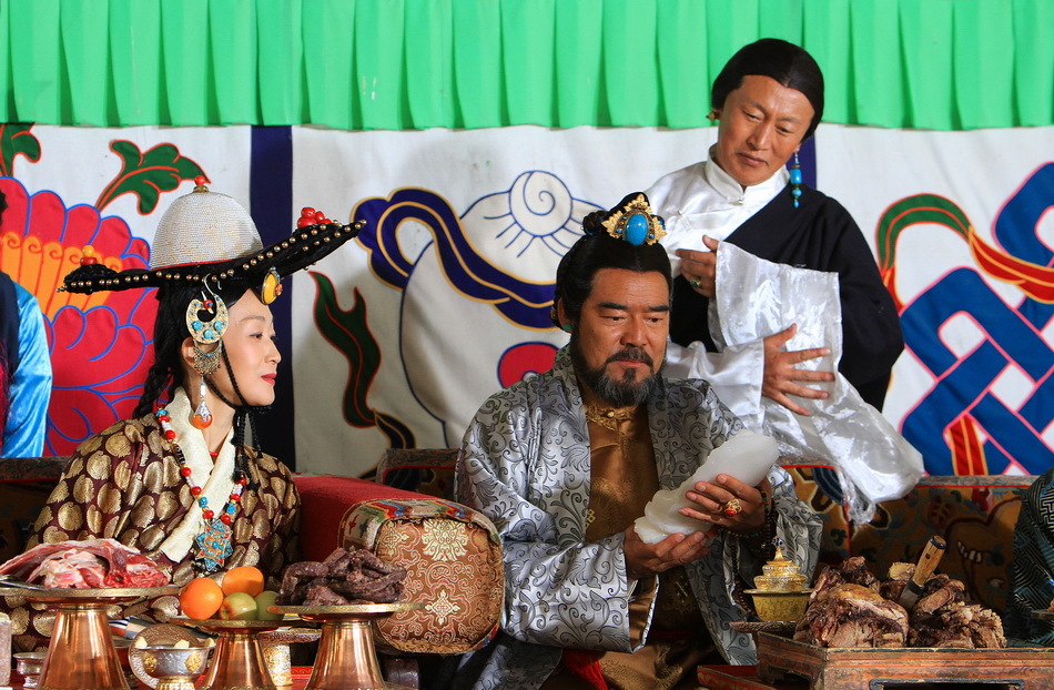 新浪娱乐讯 《热巴情》剧照首次曝光,爱情故事甜美真挚.