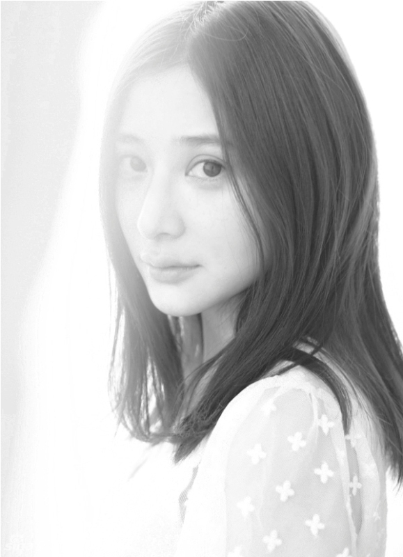 组图:熊乃瑾素颜黑白写真 清新淡雅展露真实自我_高清图集_新浪网