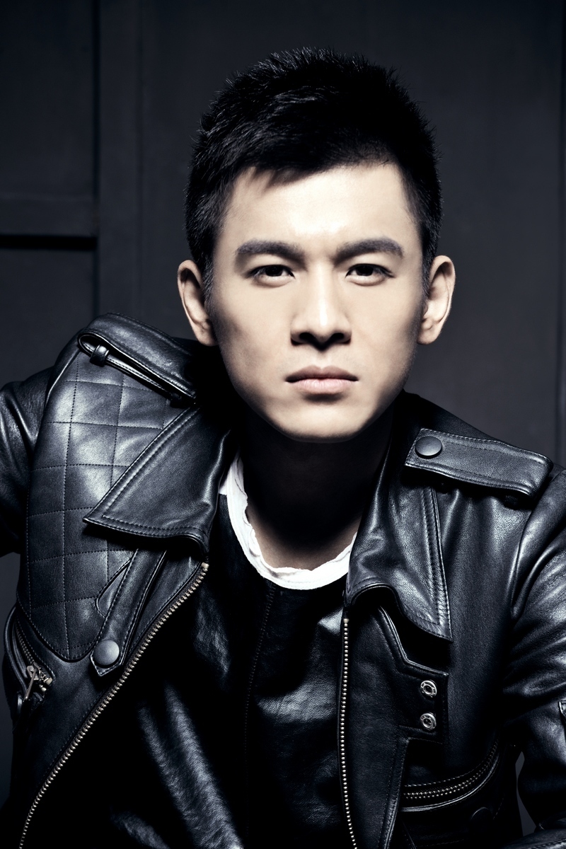 乔振宇最新写真曝光机车服熟男风范6p