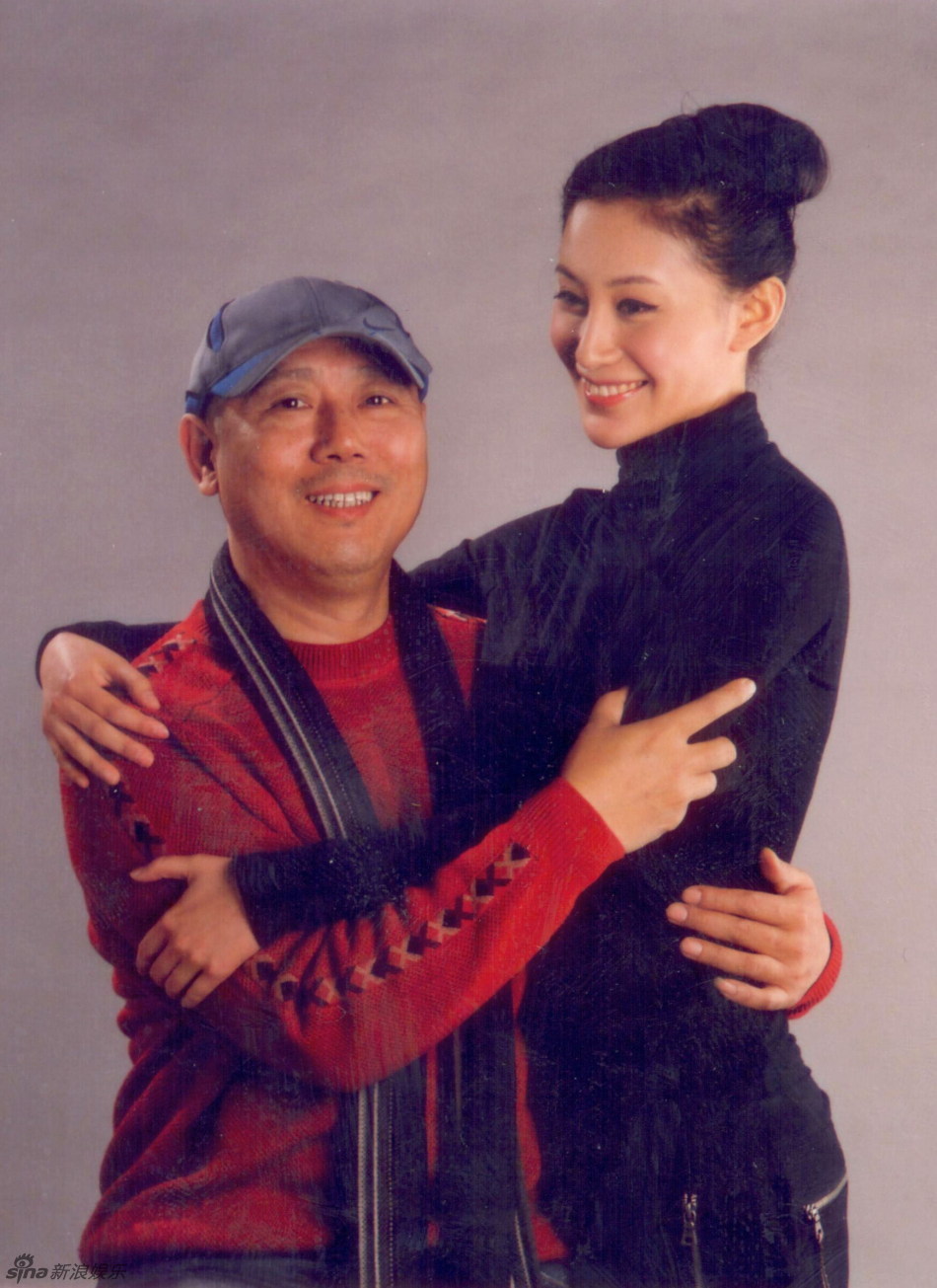 李成儒与女星侯角合照曝光