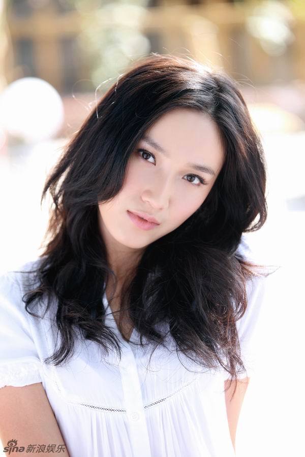 组图:邹涵虹初夏写真玩小清新 气质沉静美好_高清图集_新浪网