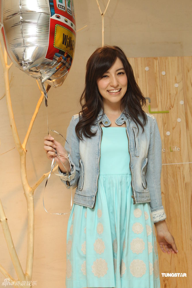 新浪娱乐讯 lara梁心颐为了鼓励年轻人创作,借由专辑