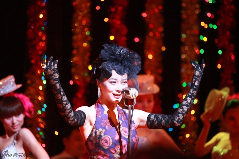 组图:苏岩《青盲》妩媚撩人 露香肩上演致命诱惑_高清图集_新浪网