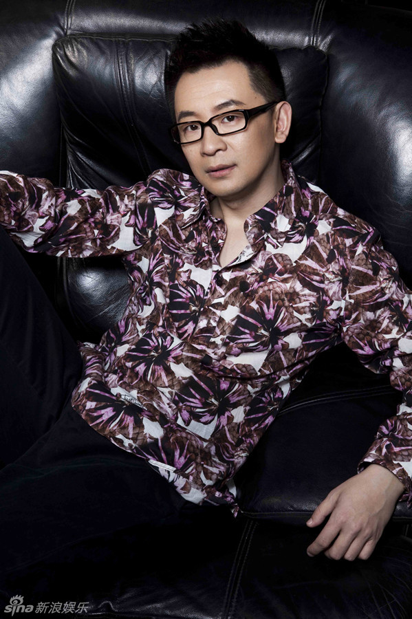 黄海波眼神深邃