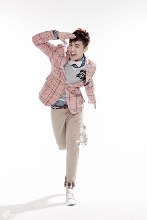 组图:至上励合曝单人写真 展现完美邻家男孩形象_高清图集_新浪网