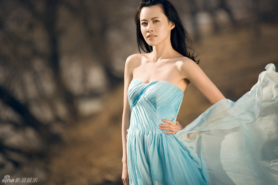 组图:阴奕彤郊外拍性感大片 秀长腿美背显妩媚 _高清图集_新浪网