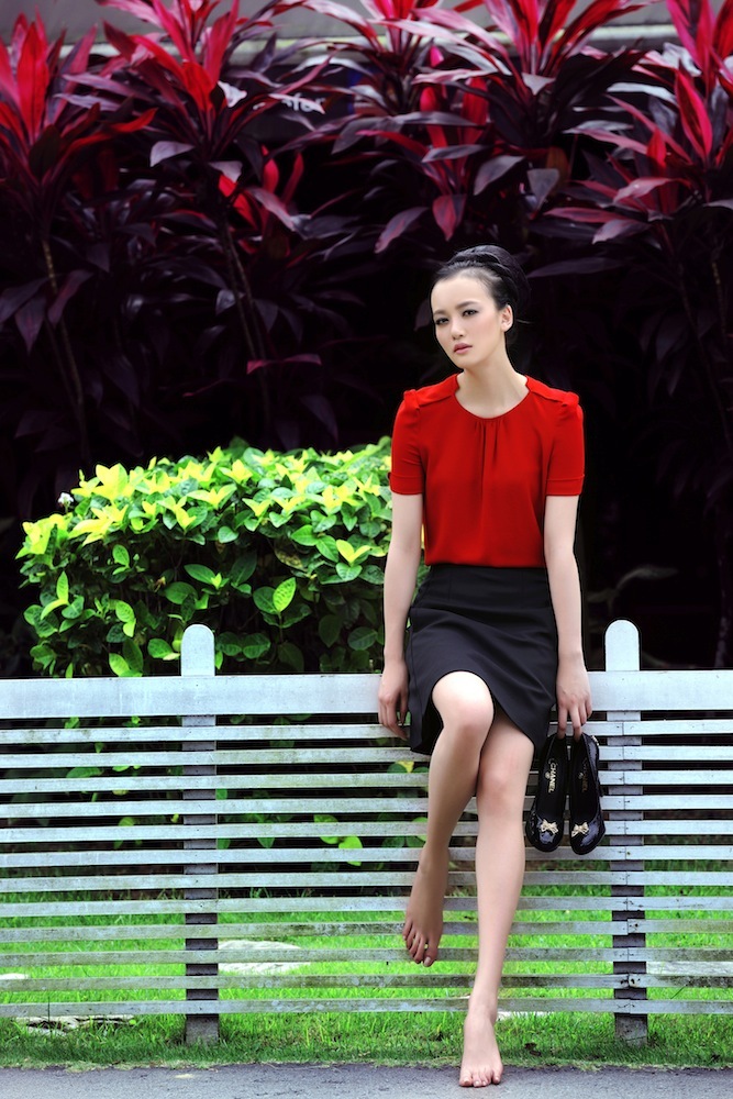 组图:唐于鸿红裙写真展夏日魅惑 妖娆身姿气质出众_高清图集_新浪网