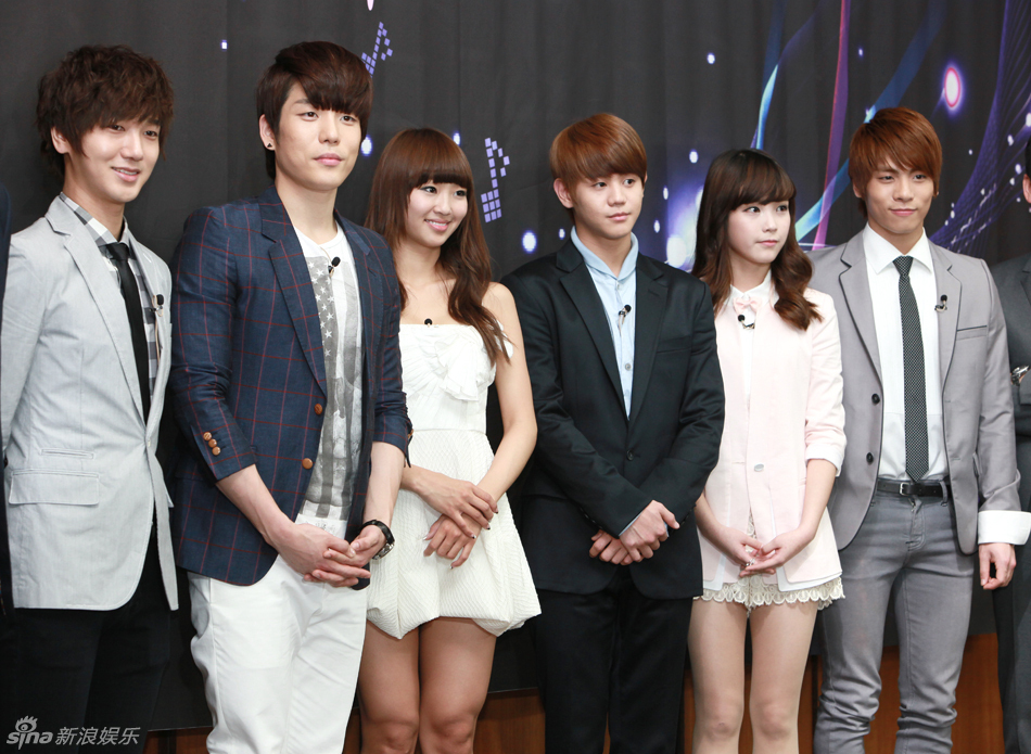 高清图:sj 2am成员与iu等出席kbs台新节目记者会_高清图集_新浪网