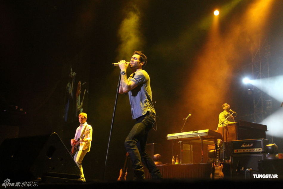 高清图:maroon5香港演唱会 乐队投入场面火爆_高清图集_新浪网