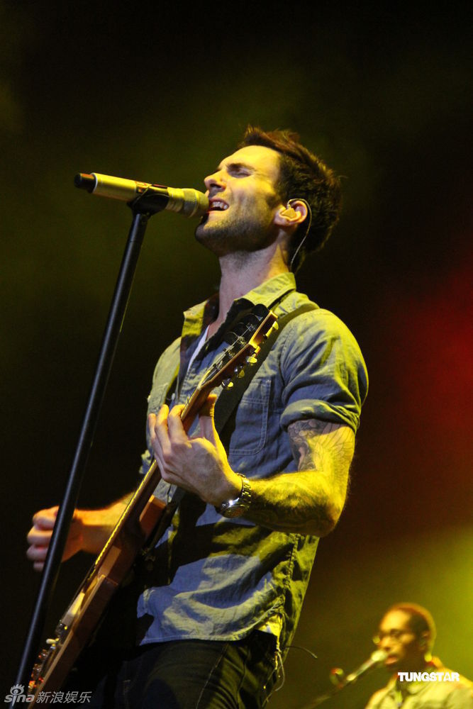 高清图:maroon5香港演唱会 乐队投入场面火爆_高清图集_新浪网