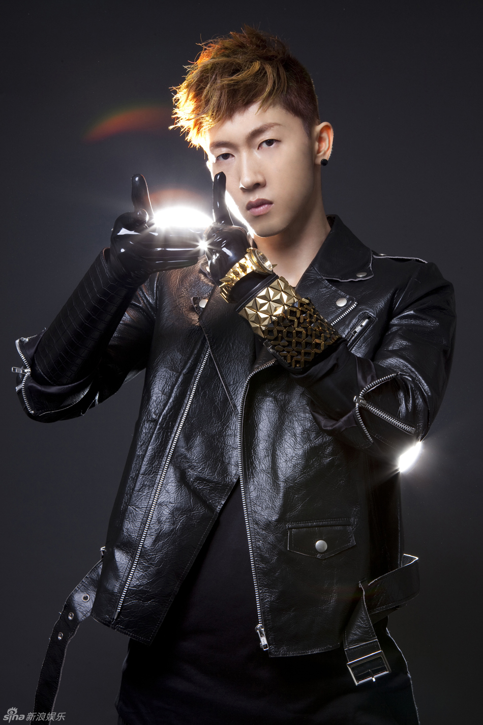 20110526音乐张佑赫新专辑宣传照穿太空服未来感十足